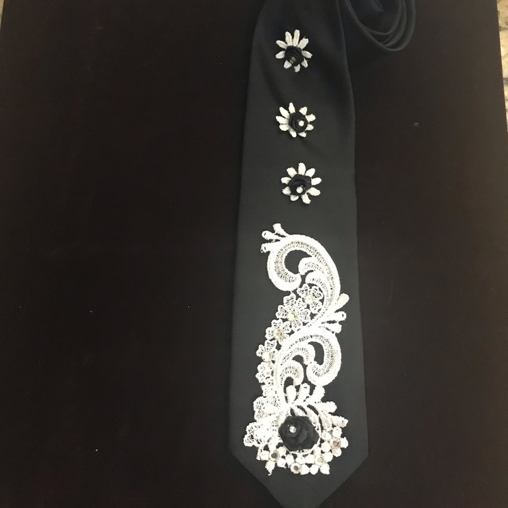 Vintage  Black & White Tie by Leonardo